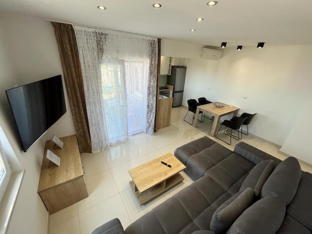 Apartments Pivac มาคาร์สกา ภายนอก รูปภาพ
